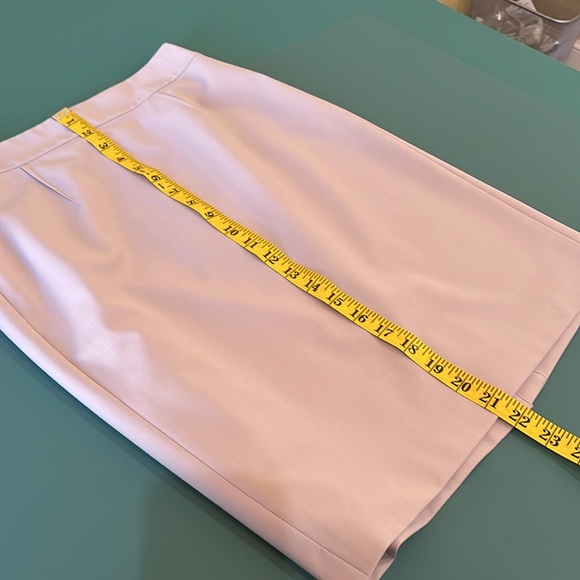 Ann Taylor Dove grey short skirt - Picture 3 of 5